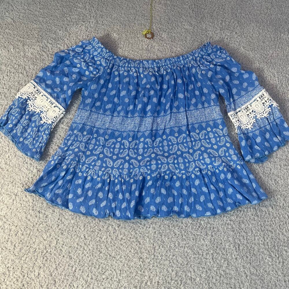 Panhandle blue and white ruched top with lace sleeve inlay size small